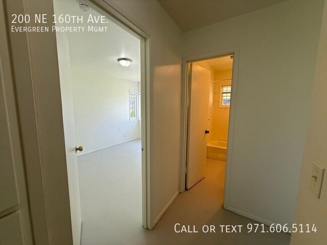 Building Photo - 200 NE 160th Ave