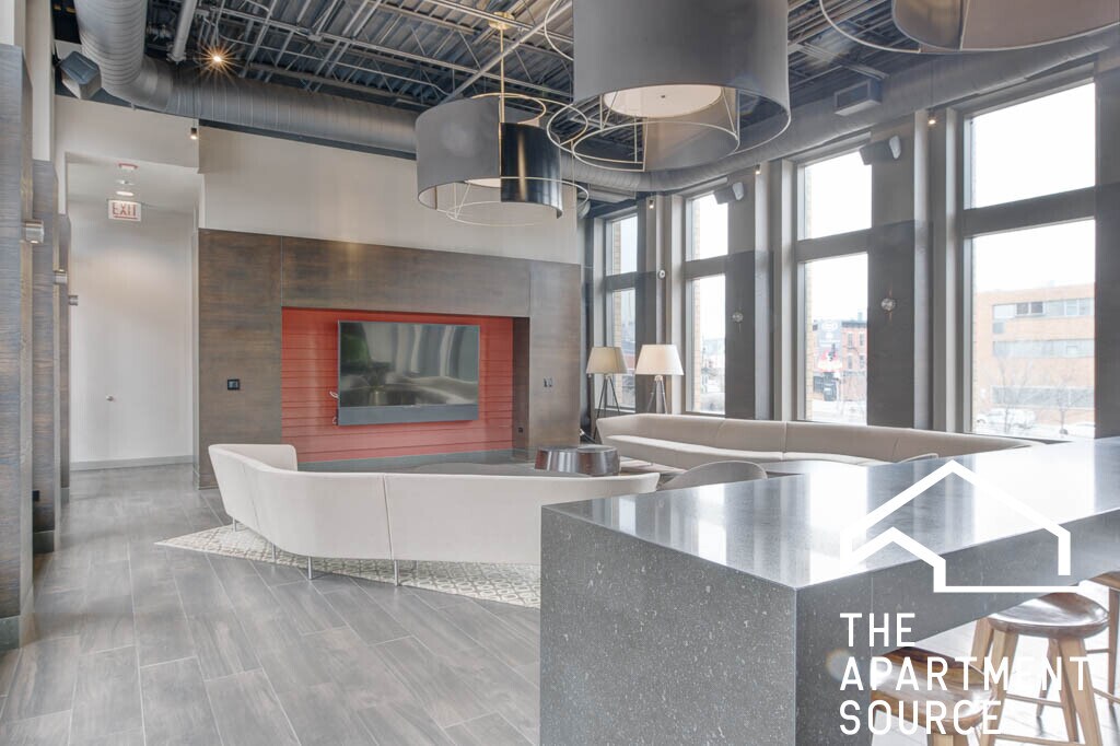 Building Photo - 353 N Desplaines St