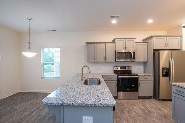 Building Photo - BEAUTIFUL 3 Bedroom in Midland Available A...