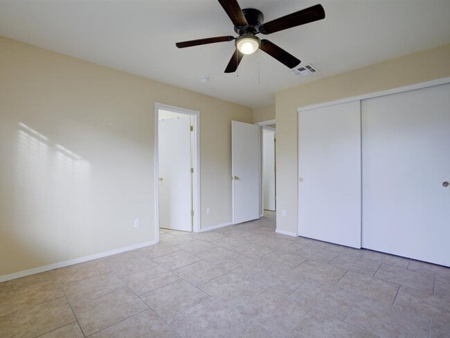 Building Photo - 2 Bedroom 2 Bath Single Story