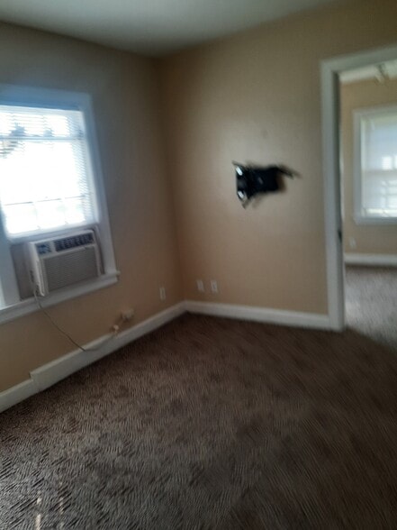 Building Photo - 226 E 5th Ave