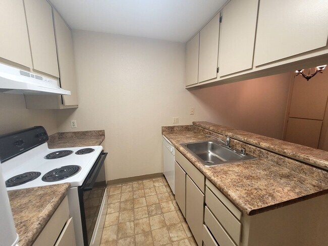 Building Photo - Condo on Madison Avenue. MOVE IN SPECIAL. ...