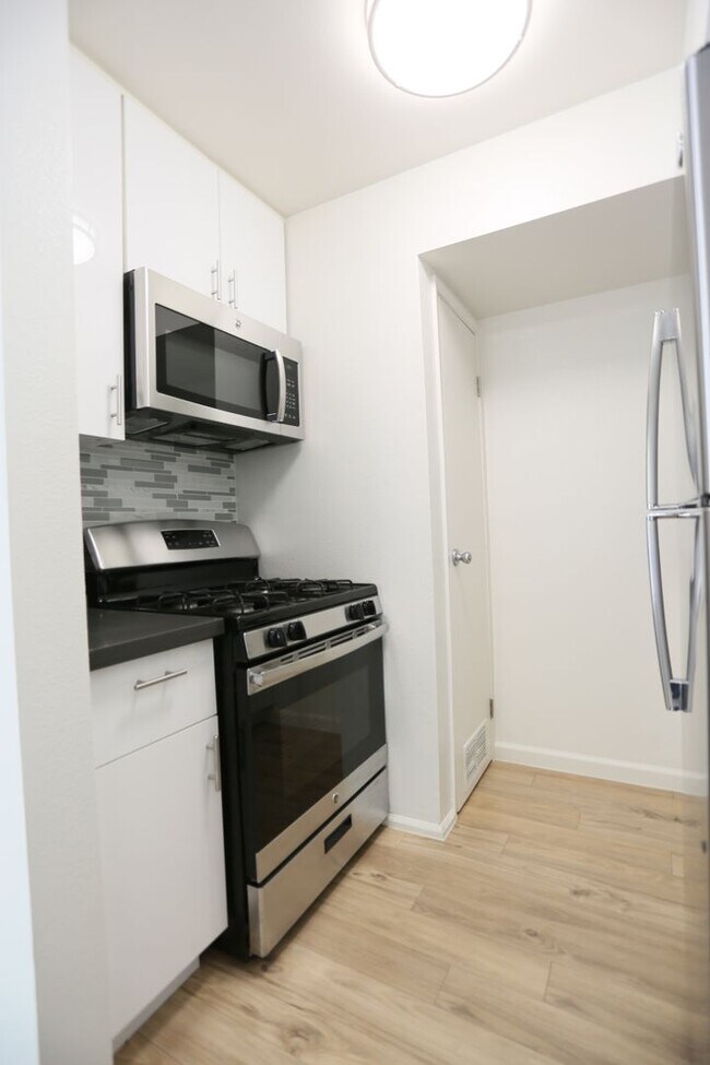 Building Photo - 301 Jayne Ave