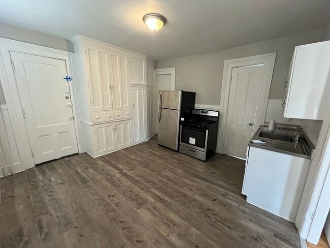 Building Photo - 353-355 Pearl St