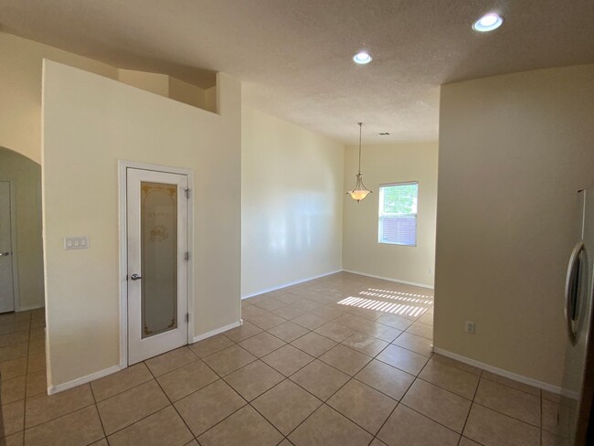 Building Photo - 4 Bedroom Single Story Home Available Near...