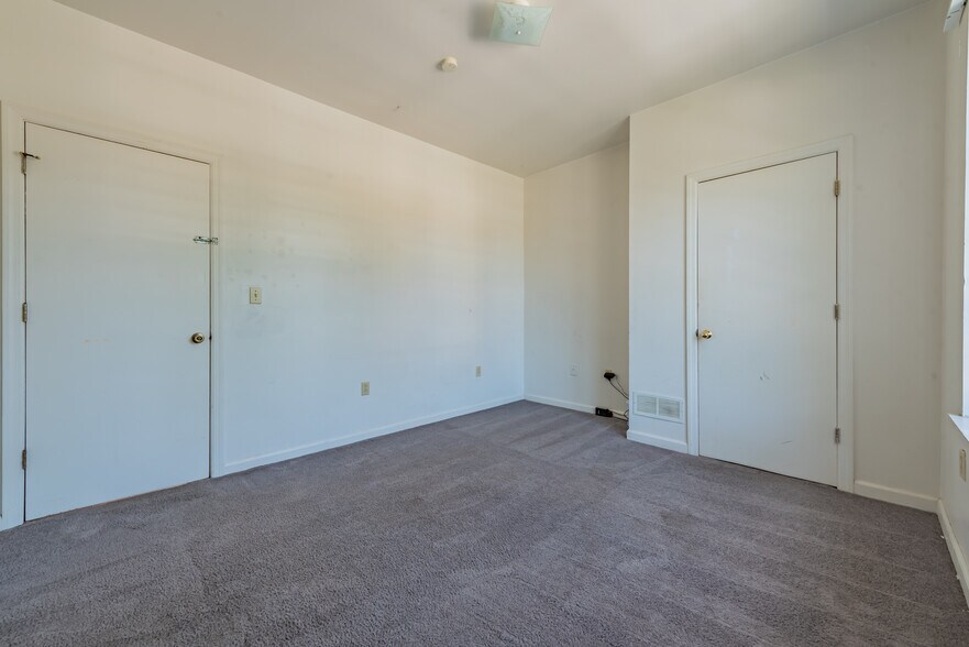 Building Photo - 5552 Black St