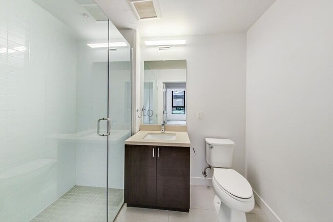 Building Photo - 4435 Piedmont Ave