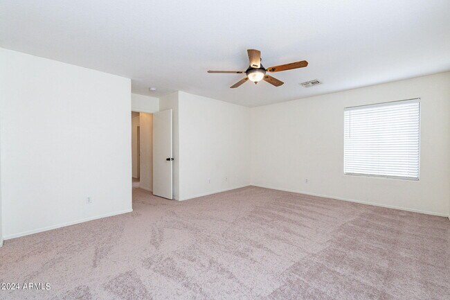 Building Photo - 1078 E Saragosa St