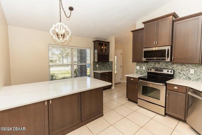 Building Photo - 12 Peruvian Ln
