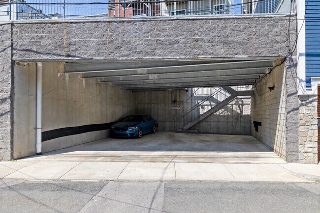 Building Photo - 284 Bunker Hill St