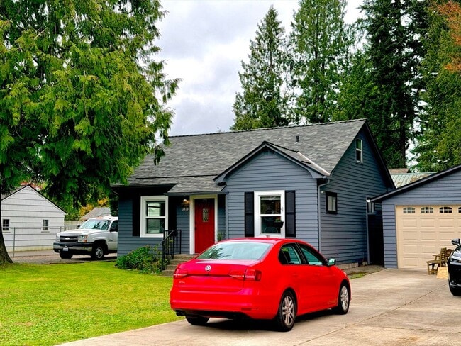 Building Photo - Charming Everett Home with Spacious Backyard, Garage, and Bonus Flex Spaces