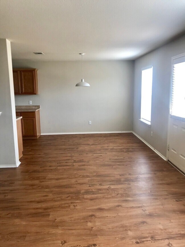Building Photo - GREAT HOME! GREAT LOCATION