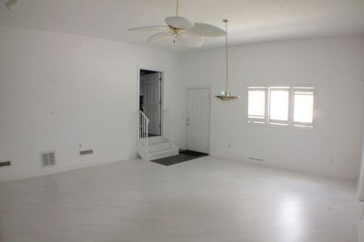 Building Photo - ECHO POND VILLAS AT ECHO FARMS