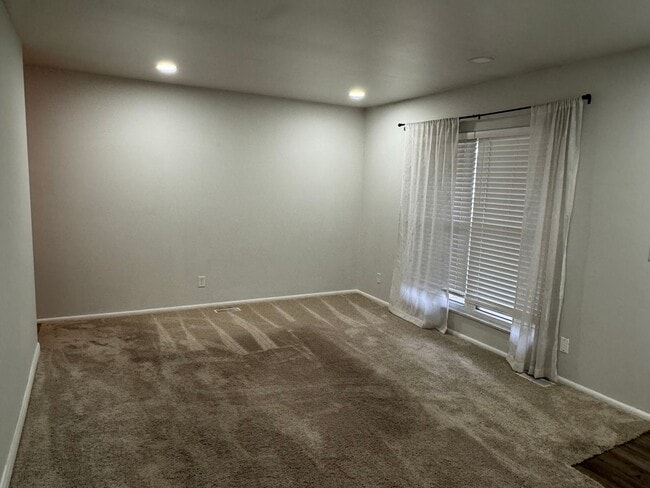 Building Photo - 3977 Sparkhill Dr