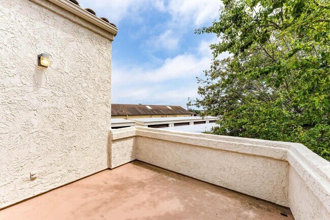 Building Photo - 1240 Franciscan Ct