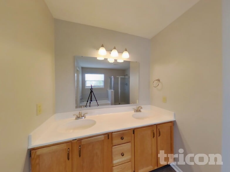 Building Photo - 3127 Woodlane Ct