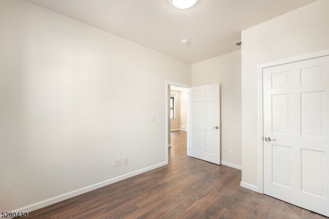 Building Photo - 116 Paine Ave