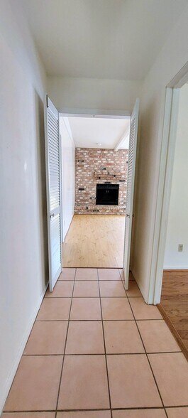 Building Photo - 5455 Kuldell Dr