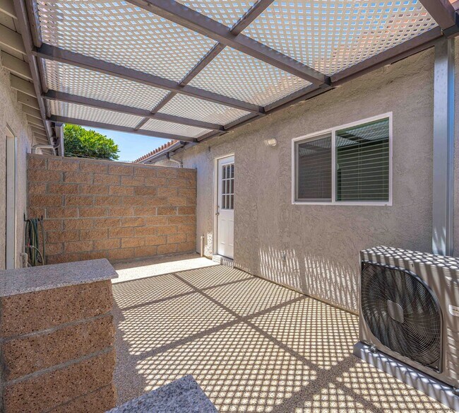 Building Photo - 10419 Hayford St
