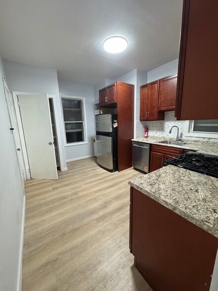 Building Photo - 124 Tuers Ave