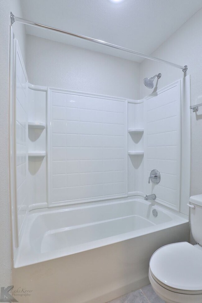 Building Photo - Newly Remodeled South Abilene Apartments!