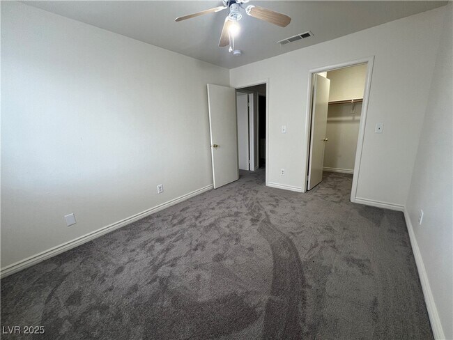 Building Photo - 5586 Lago Ct