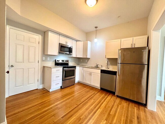 Building Photo - 212 W Burke St