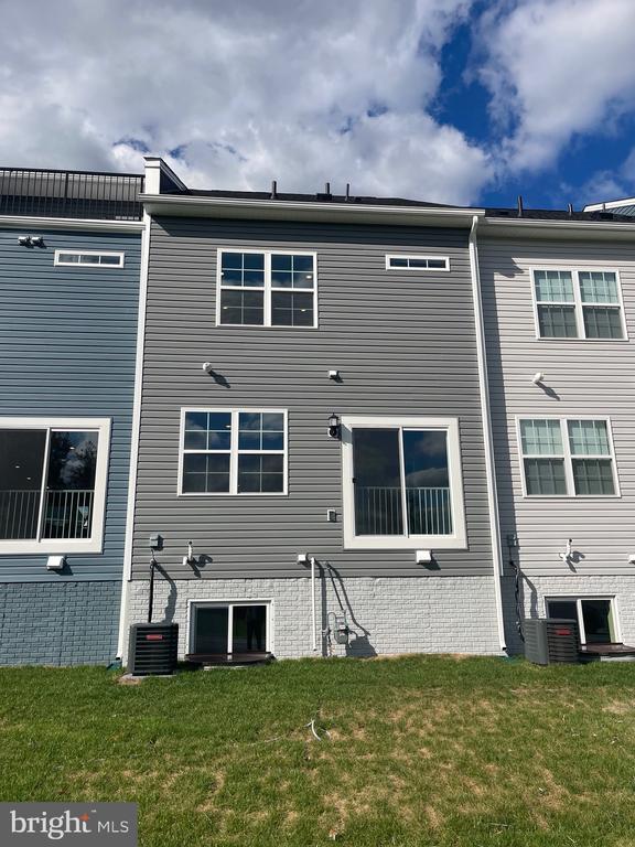 Building Photo - 2280 Marcy Dr