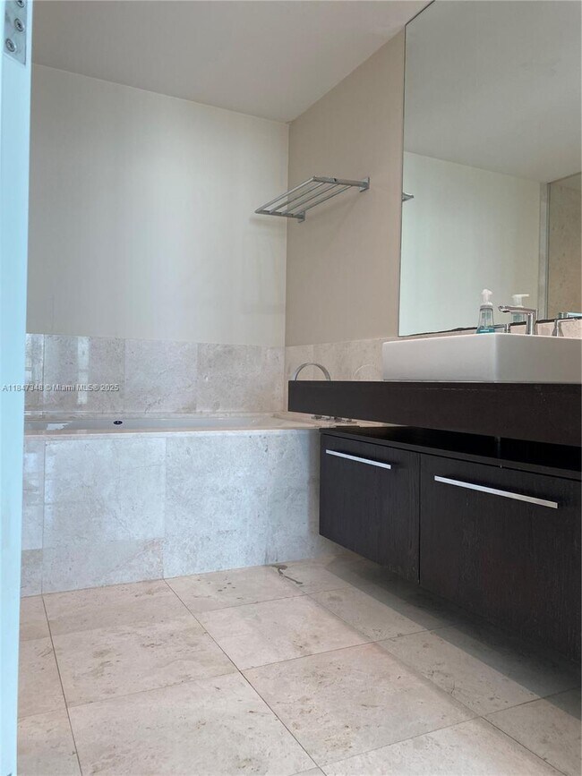 Building Photo - 17121 Collins Ave