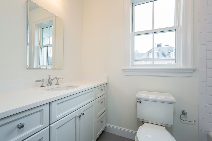 Building Photo - 52 Brookside Dr