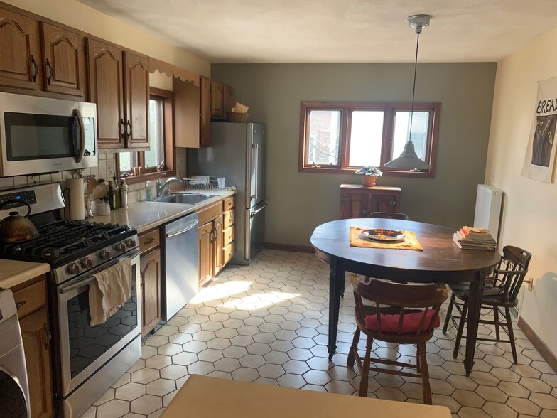 Building Photo - 8 Franklin St