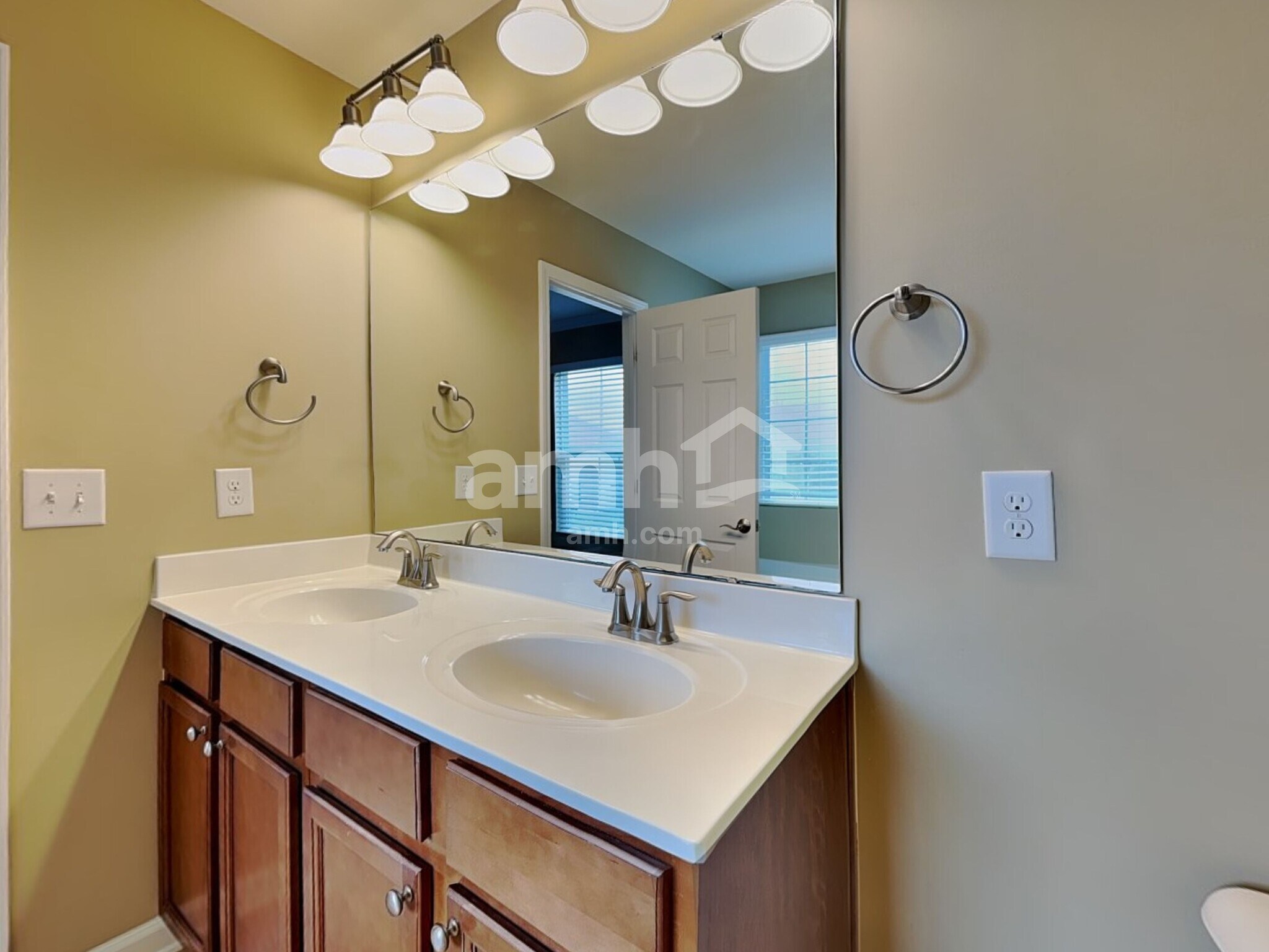 Building Photo - 3617 Althorp Dr