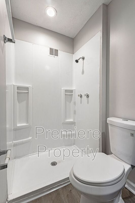 Building Photo - 6202 E 129 St