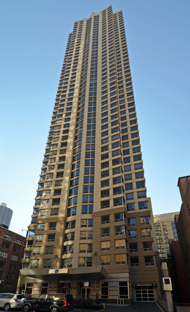 Primary Photo - 440 N Wabash Ave