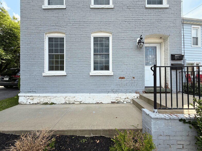 Building Photo - 274 Walsh Ave