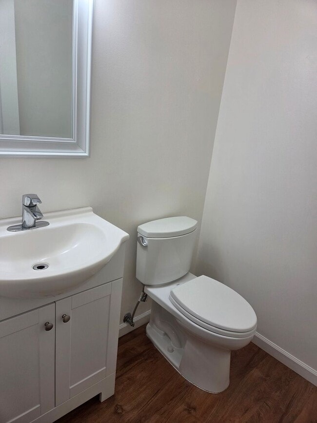 Building Photo - 3-Bedroom Condo Near Columbia Jr. College