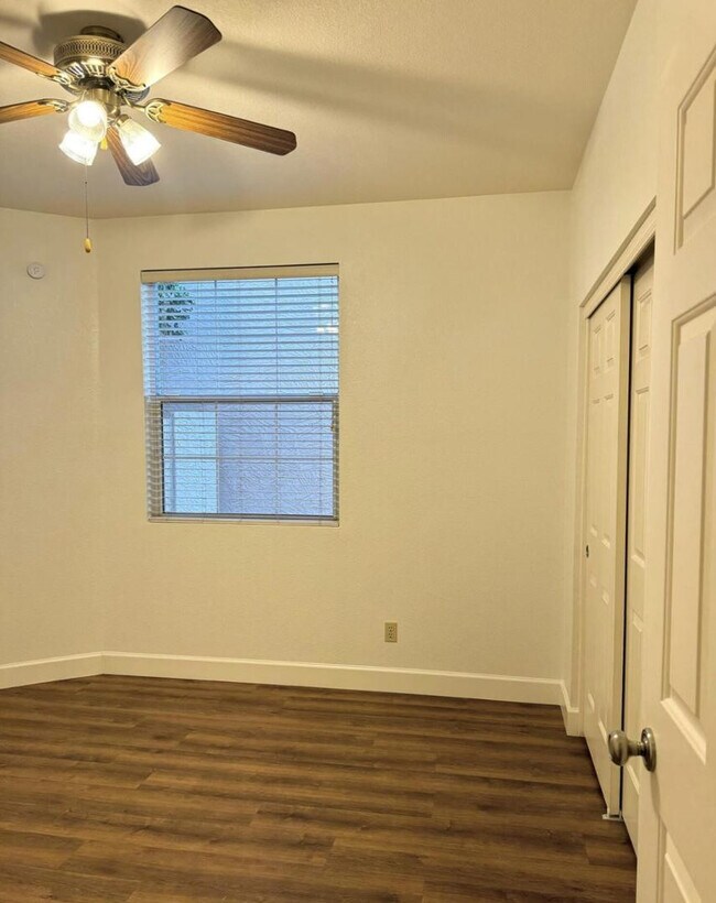 Building Photo - 313 W Monte Cristo Ave