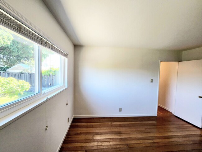 Building Photo - 3 bedroom home in San Mateo