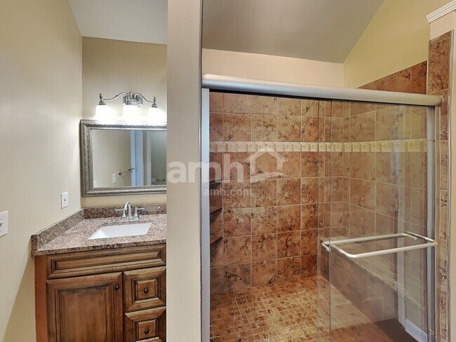 Building Photo - 3030 Romain Trl