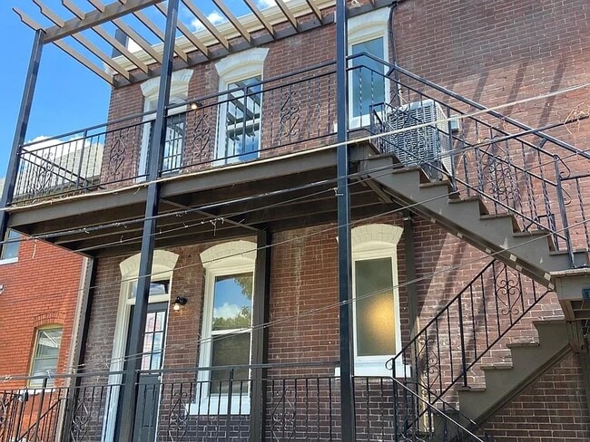 Building Photo - Olive Duplex
