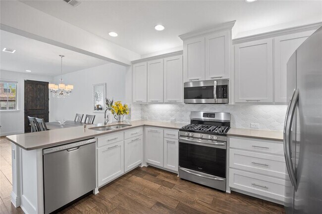 Building Photo - 3116 Gaylord Dr