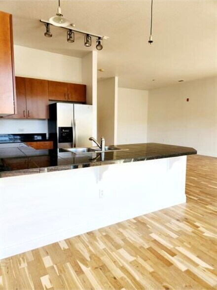 Building Photo - 5401 S Park Terrace Ave