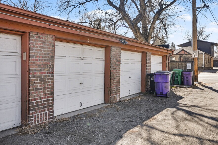 1 car detached garage - 1409 Ivy St