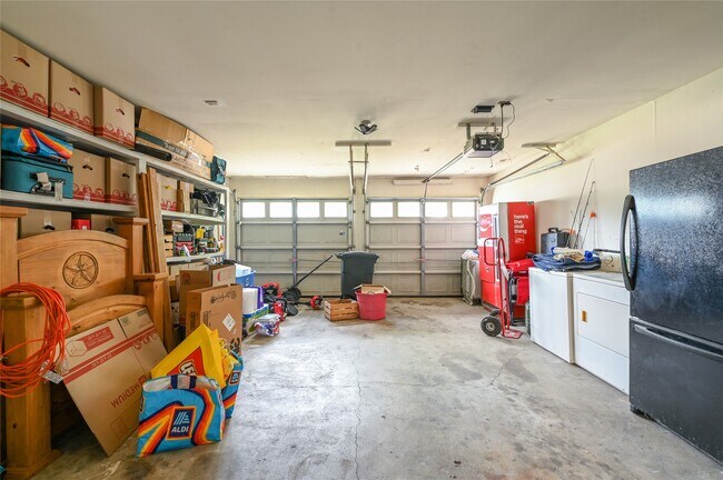 Building Photo - 2630 Hollymist Dr