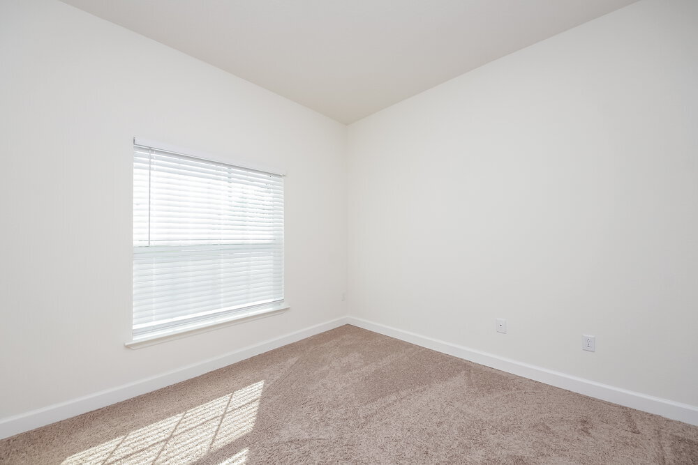 Building Photo - 700 Pincon Ln