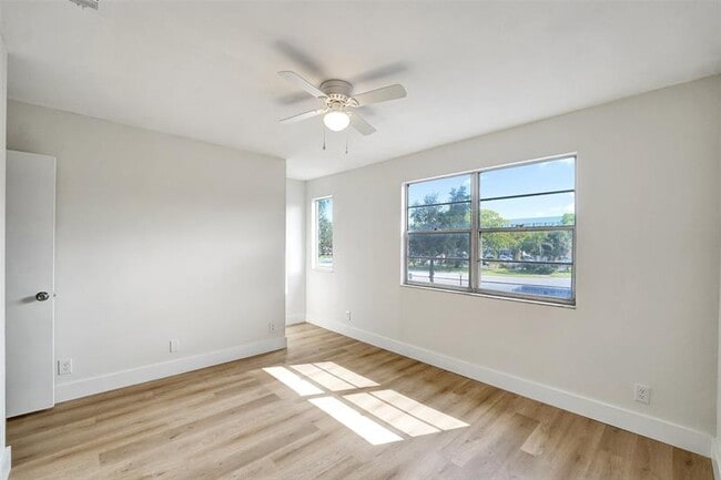 Building Photo - 35 SW 3rd St