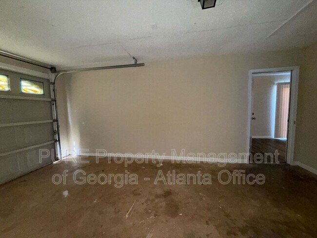 Building Photo - 134 N Ridge Dr