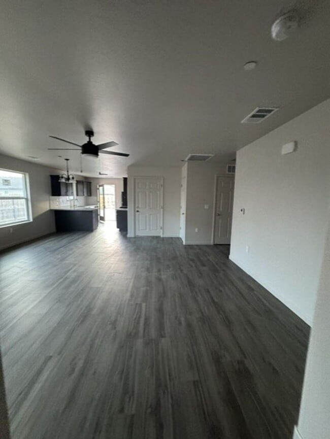 Building Photo - 2395 Oakmont Cir