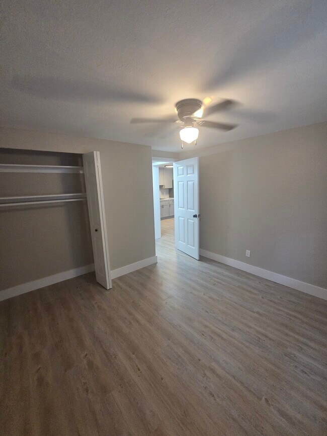 Building Photo - Holly Park Square Apartments
