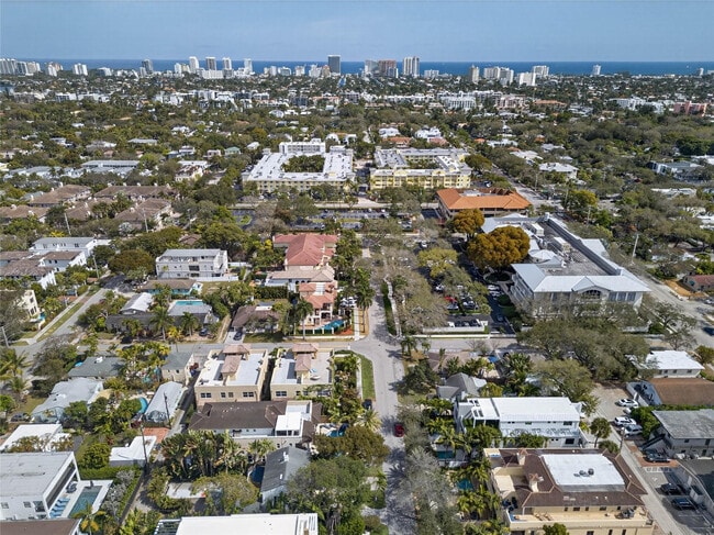 Building Photo - 1215 NE 1st St